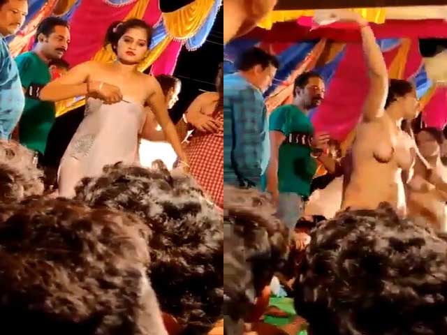 South Indian Young girl nude dance show at night outdoor in public MMS video