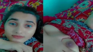 www xnxxcom xyz Very Beautiful Pakistani sexy maal showing her cute small boobs nude selfie video