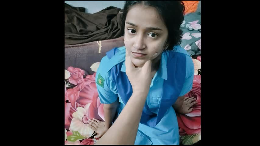 Dhire se daliye virgin chut hai desi young school girl losing her virginity with lover