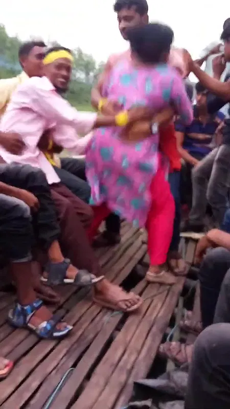 New Bangladeshi viral sex mms village randi dancing on boat in public
