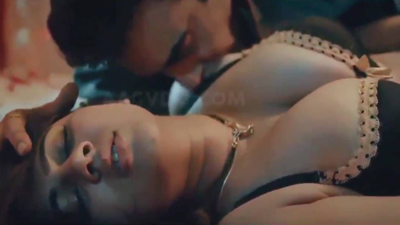 Viral Indian actress Sarika’s hot sex scene from xxx web series