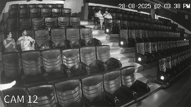 oolveri xxx Indian Desi Tamil Cinema Hall Blowjob CCTV camera recording mms Viral Video