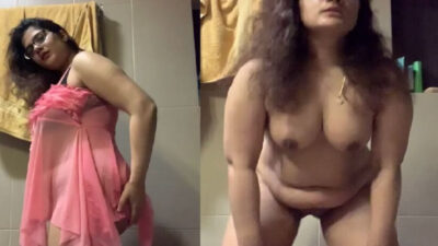 Beautiful Mature Tamil Wife Showing Nudes & Fingering